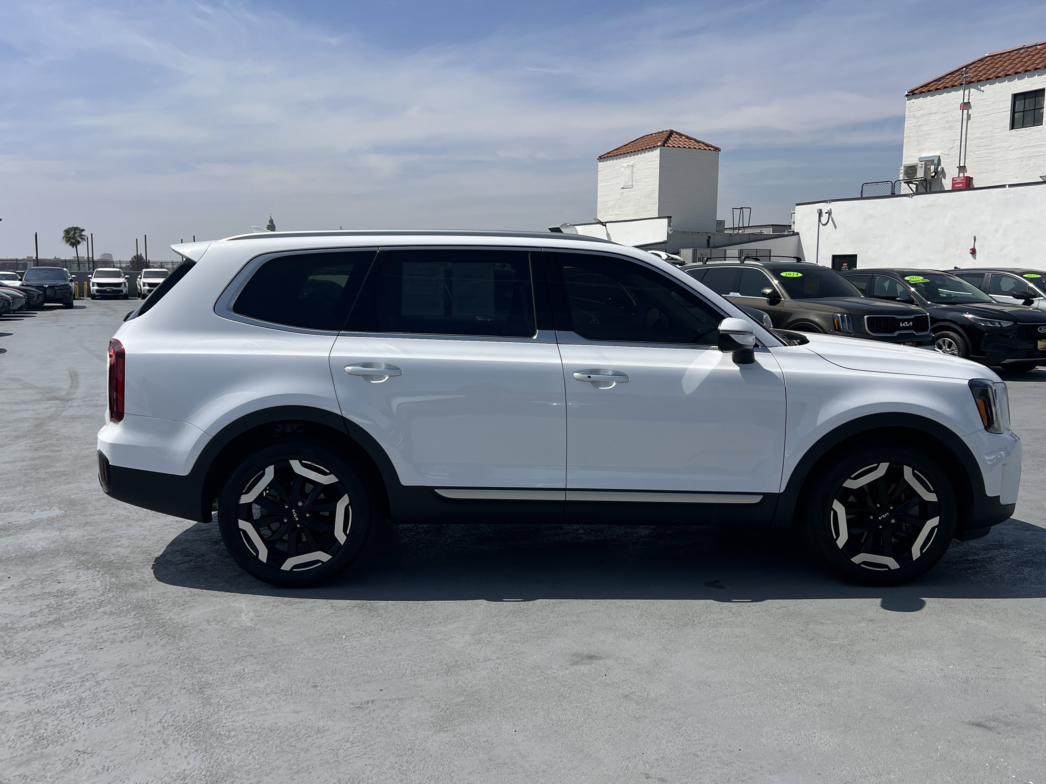 Certified 2023 Kia Telluride S w/ S Sunroof Package image 9