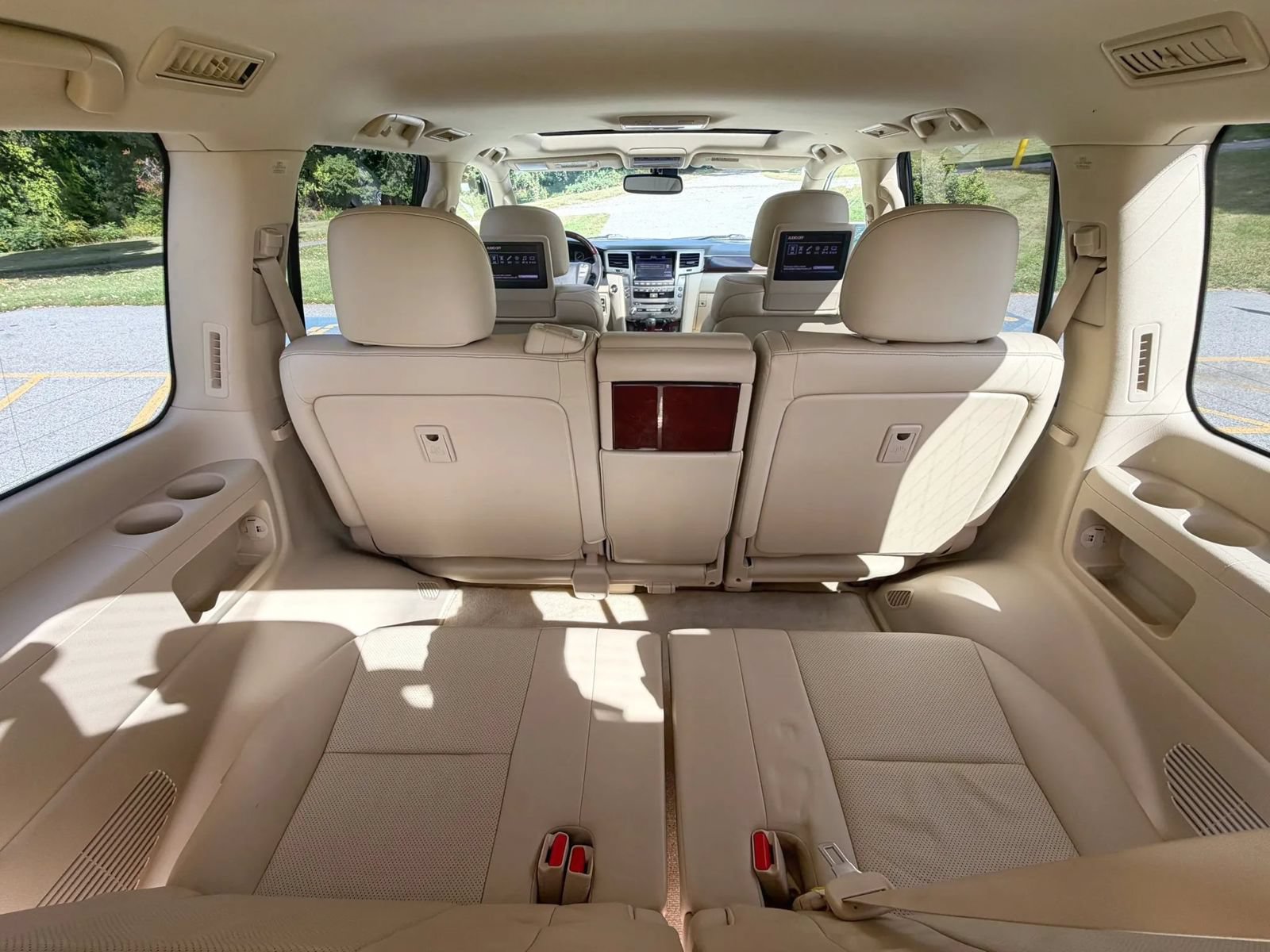 Used 2013 Lexus LX 570 4WD w/ Luxury Pkg image 55