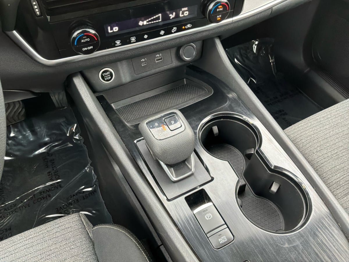 Used 2021 Nissan Rogue SV FWD image 16