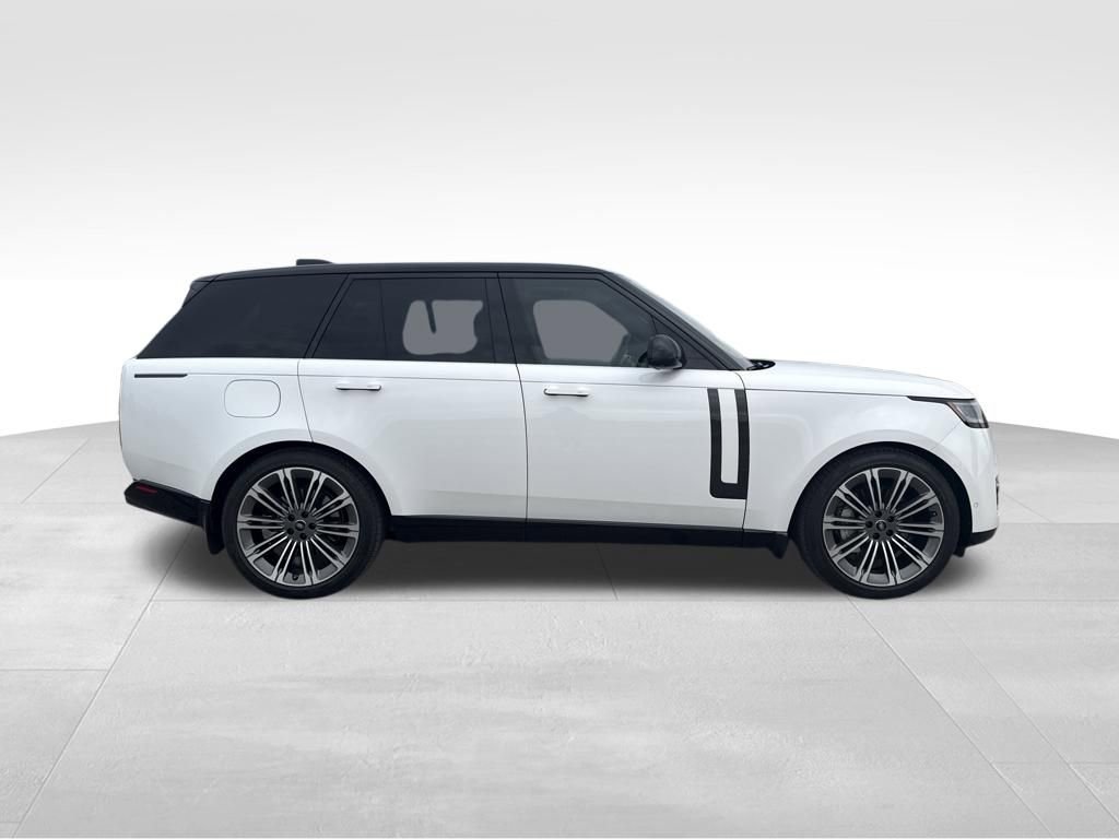 Used 2025 Land Rover Range Rover SE image 6