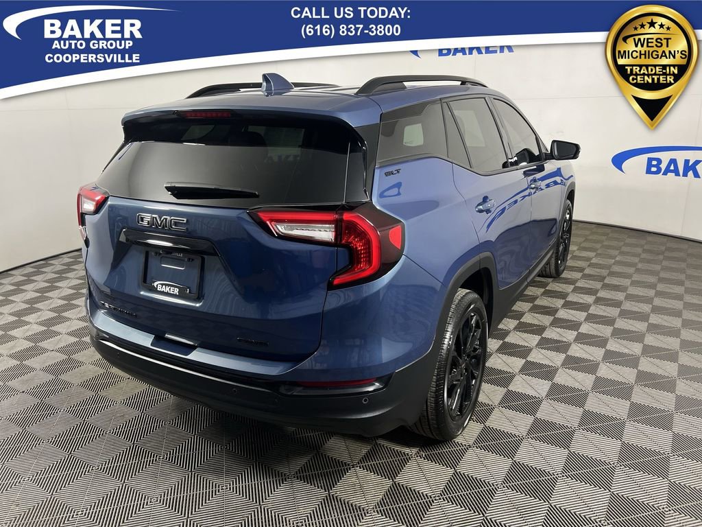Used 2024 GMC Terrain SLT w/ Elevation Edition image 9