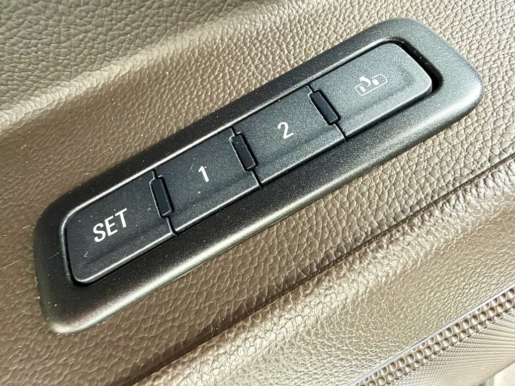Used 2018 Chevrolet Tahoe Premier AWD/4WD image 29