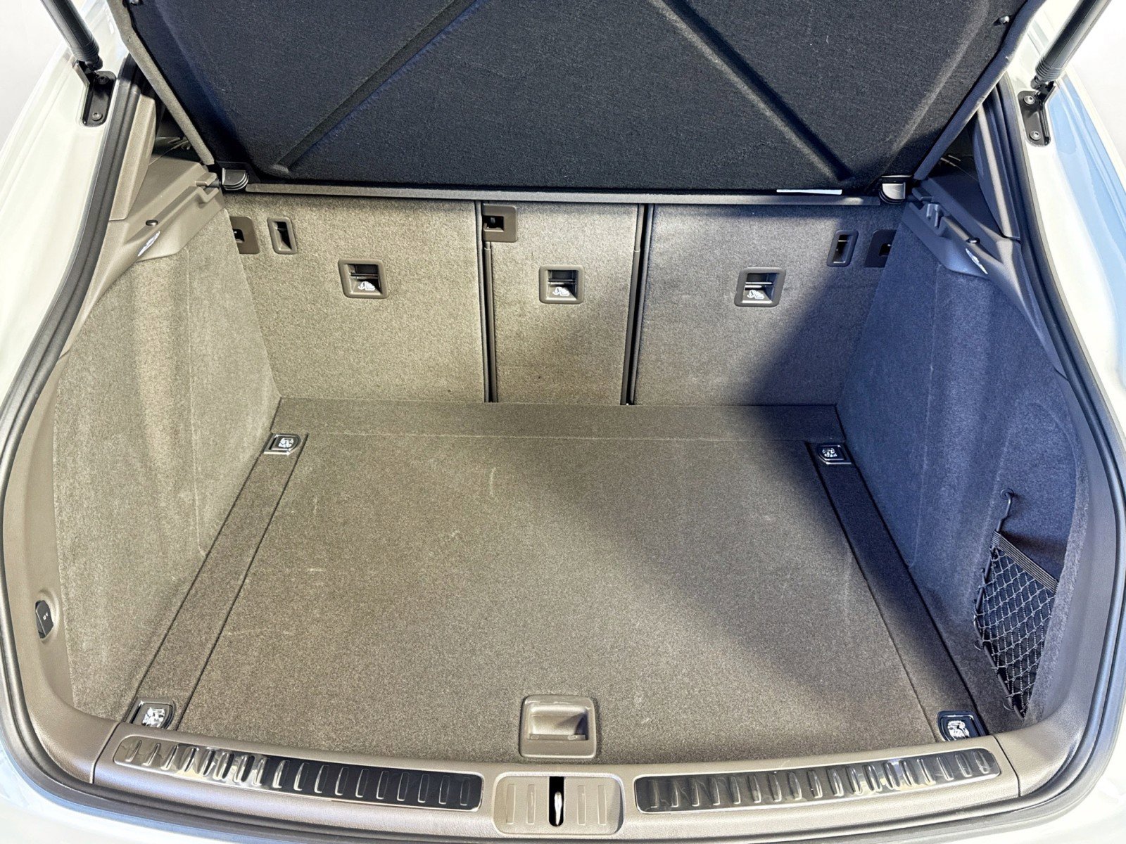 Certified 2025 Porsche Macan image 21