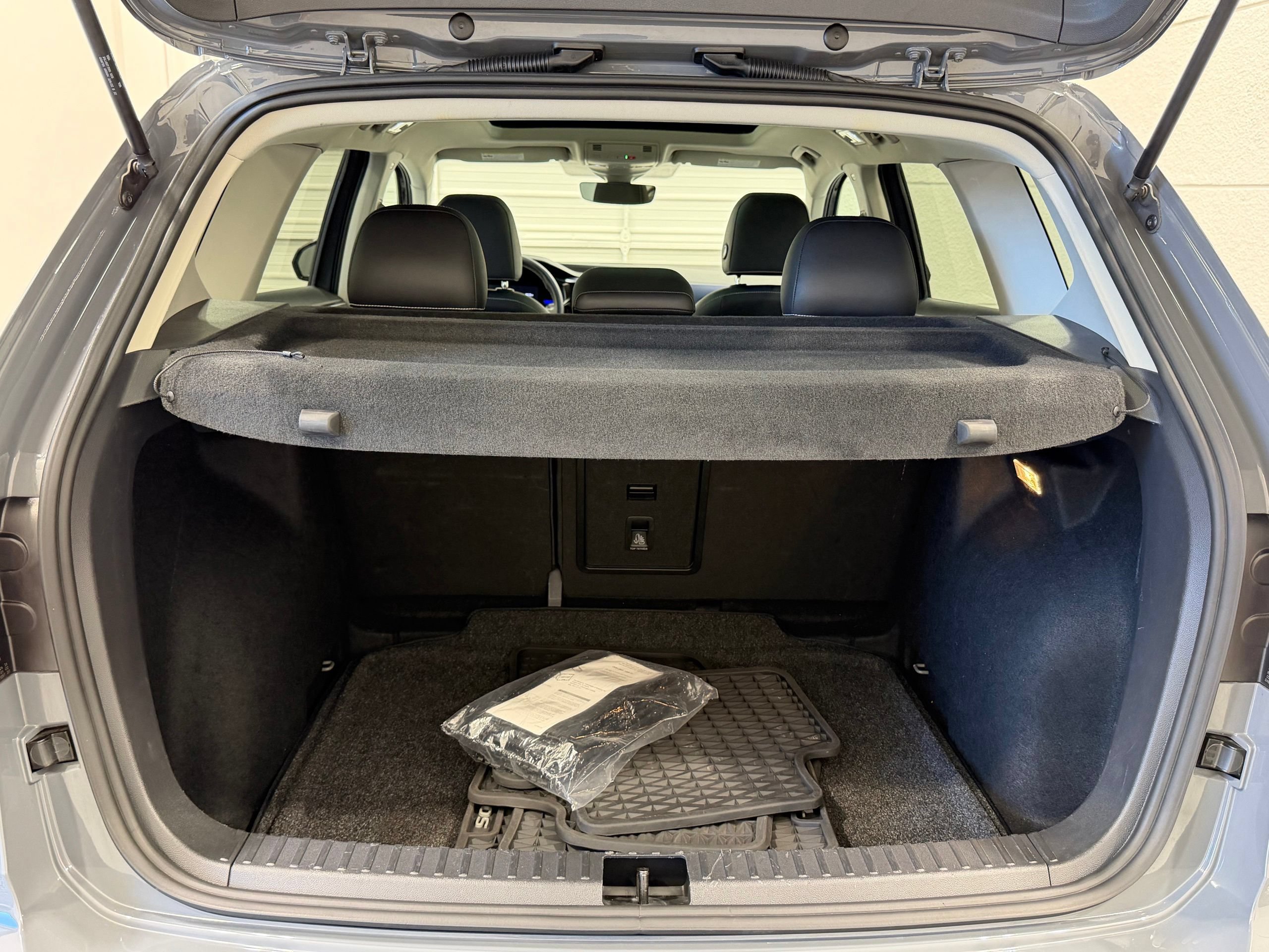 Used 2023 Volkswagen Taos SE w/ Panoramic Sunroof Package FWD image 24