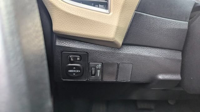 Used 2014 Toyota Corolla LE FWD image 29