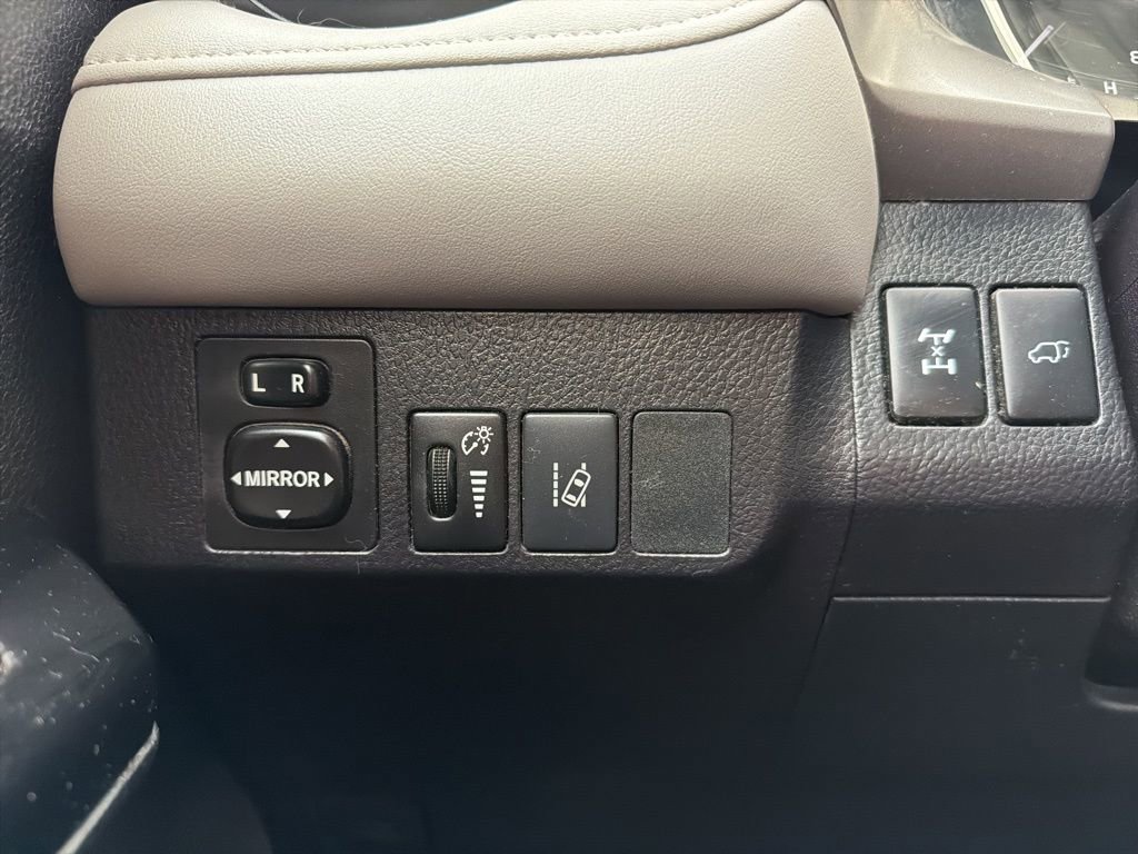 Used 2017 Toyota RAV4 Limited image 18