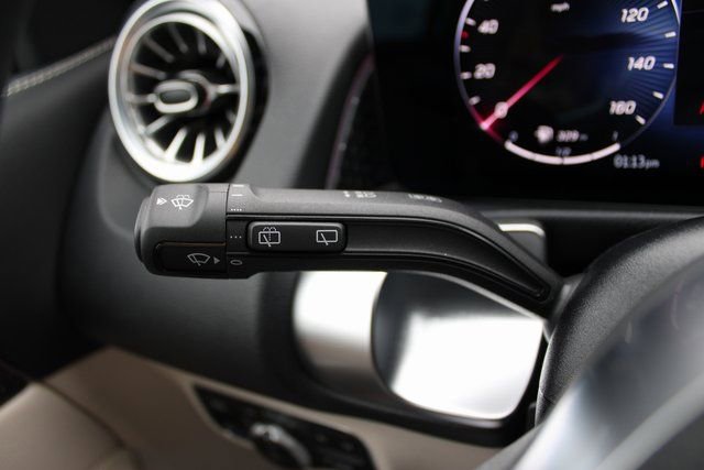 New 2025 Mercedes-Benz GLB 250 4MATIC image 18