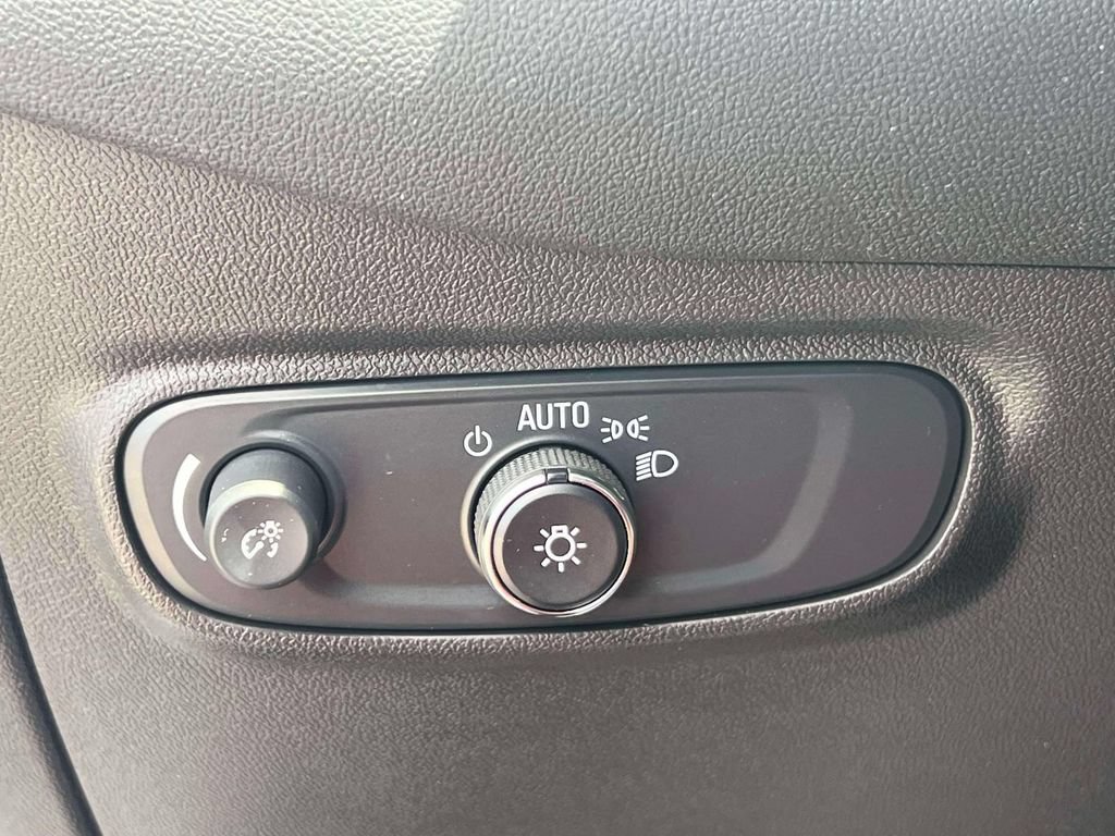 Used 2024 Chevrolet Equinox LS w/ Driver Confidence II Package FWD image 21