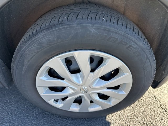 Used 2018 Nissan Rogue S image 28