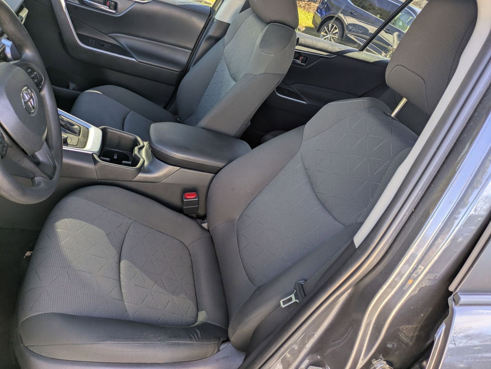 Used 2022 Toyota RAV4 XLE image 18