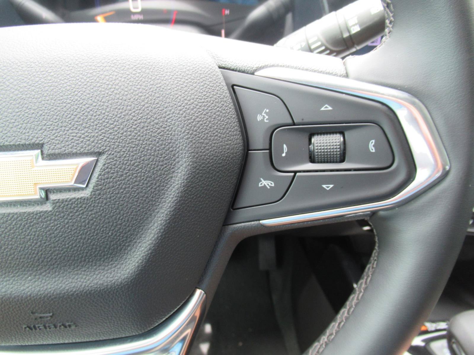 Used 2025 Chevrolet Trax LT w/ Sunroof Package FWD image 26