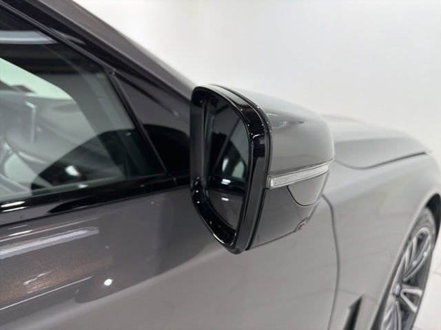 Used 2020 BMW 750i xDrive w/ Executive Package AWD/4WD image 26