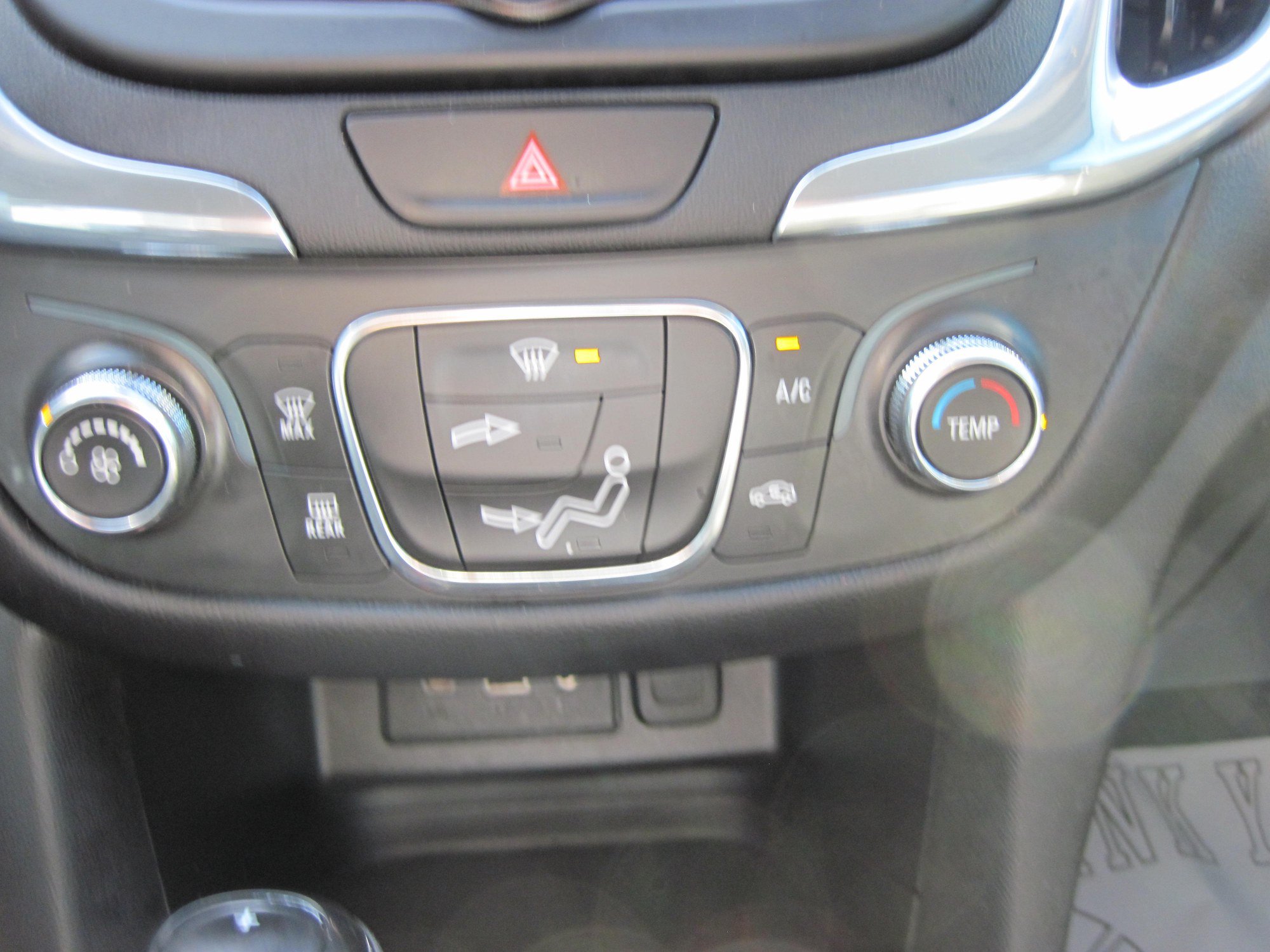 Used 2021 Chevrolet Equinox LT AWD/4WD image 17