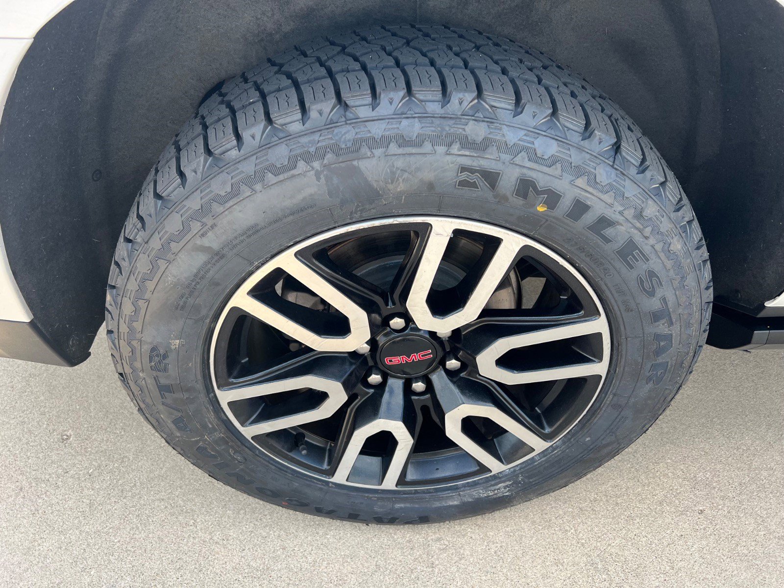 Used 2021 GMC Yukon AT4 w/ AT4 Premium Plus Package image 11