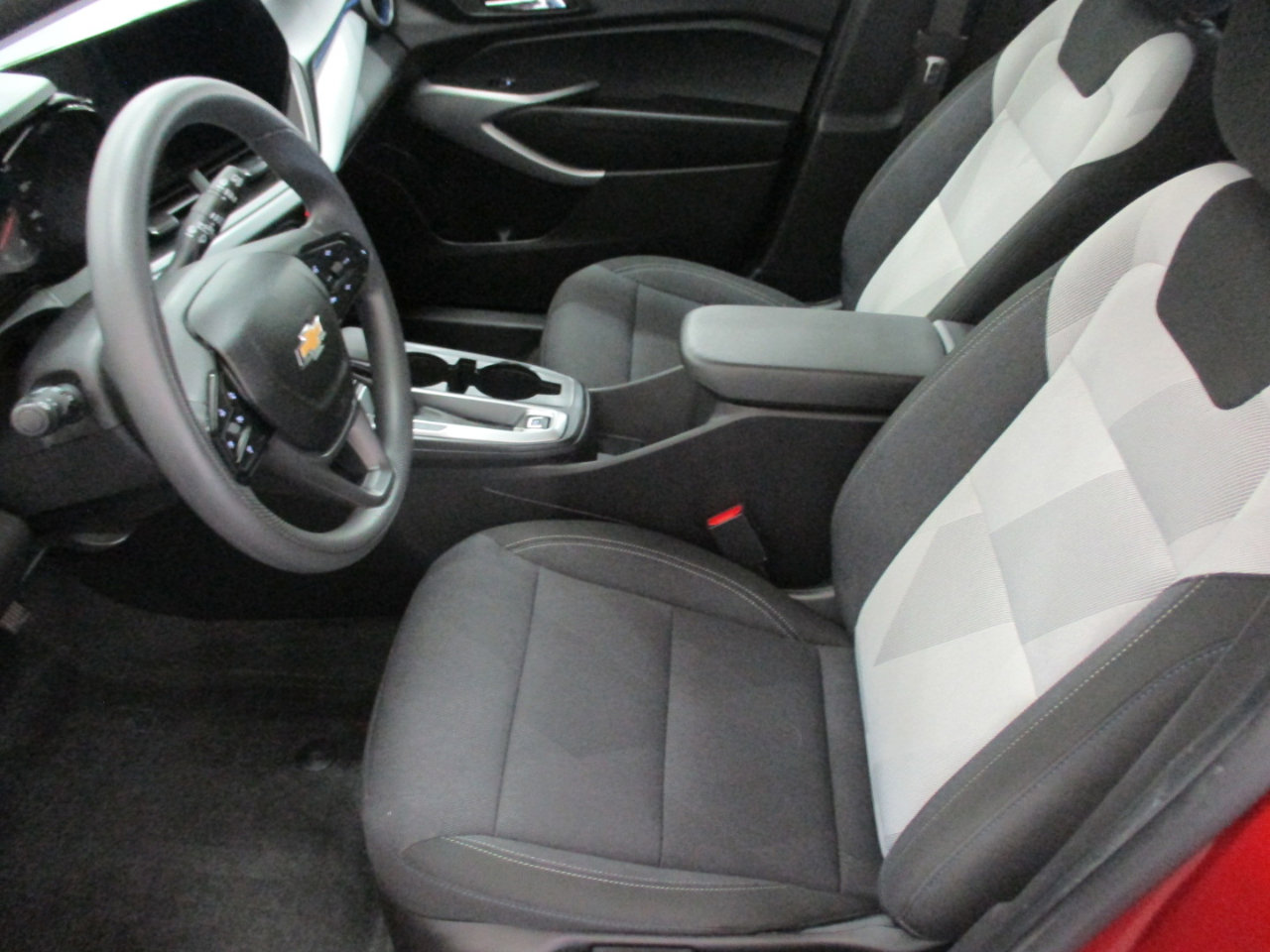 Used 2024 Chevrolet Trax LS image 9