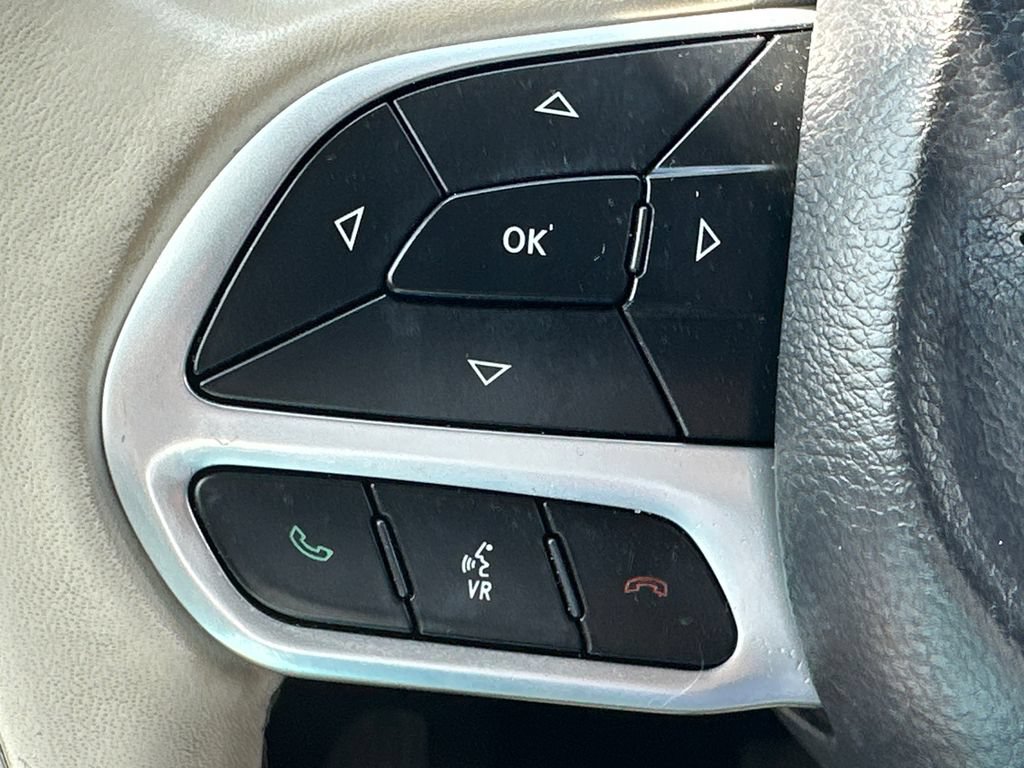 Used 2019 Chrysler Pacifica Limited FWD image 24