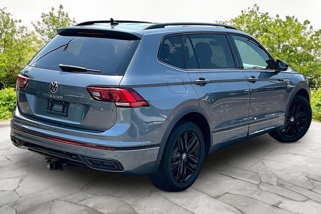 Used 2022 Volkswagen Tiguan SE R-Line AWD/4WD image 2