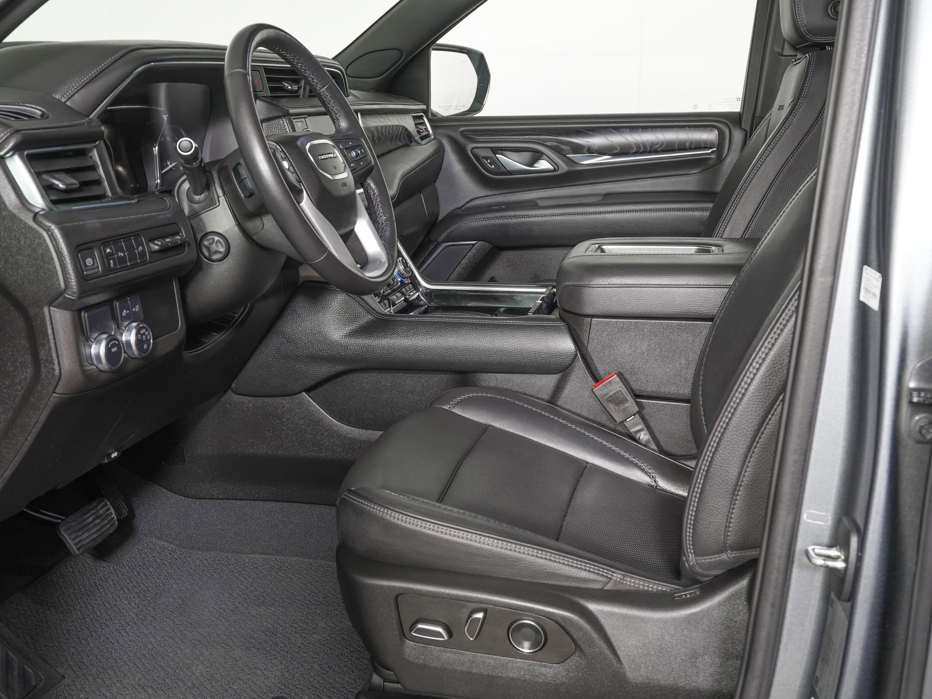 Used 2021 GMC Yukon Denali w/ LPO, Illumination Package image 17