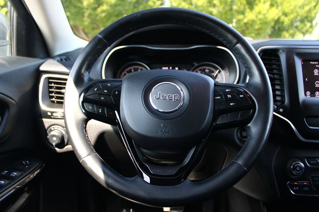 Used 2020 Jeep Cherokee Latitude Plus AWD/4WD image 21