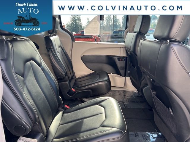 Used 2024 Chrysler Pacifica Touring-L image 24