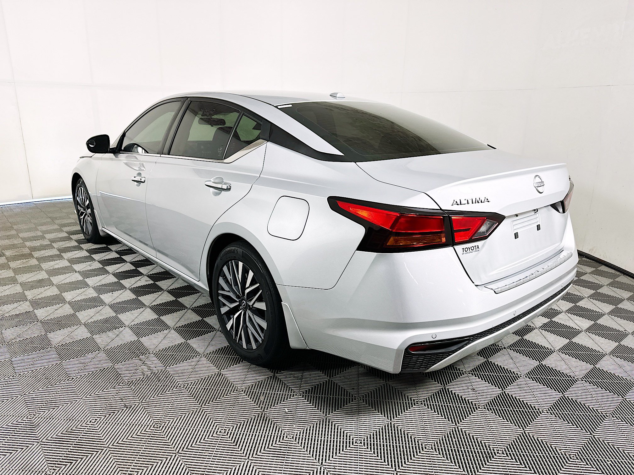 Used 2023 Nissan Altima 2.5 SV FWD image 5