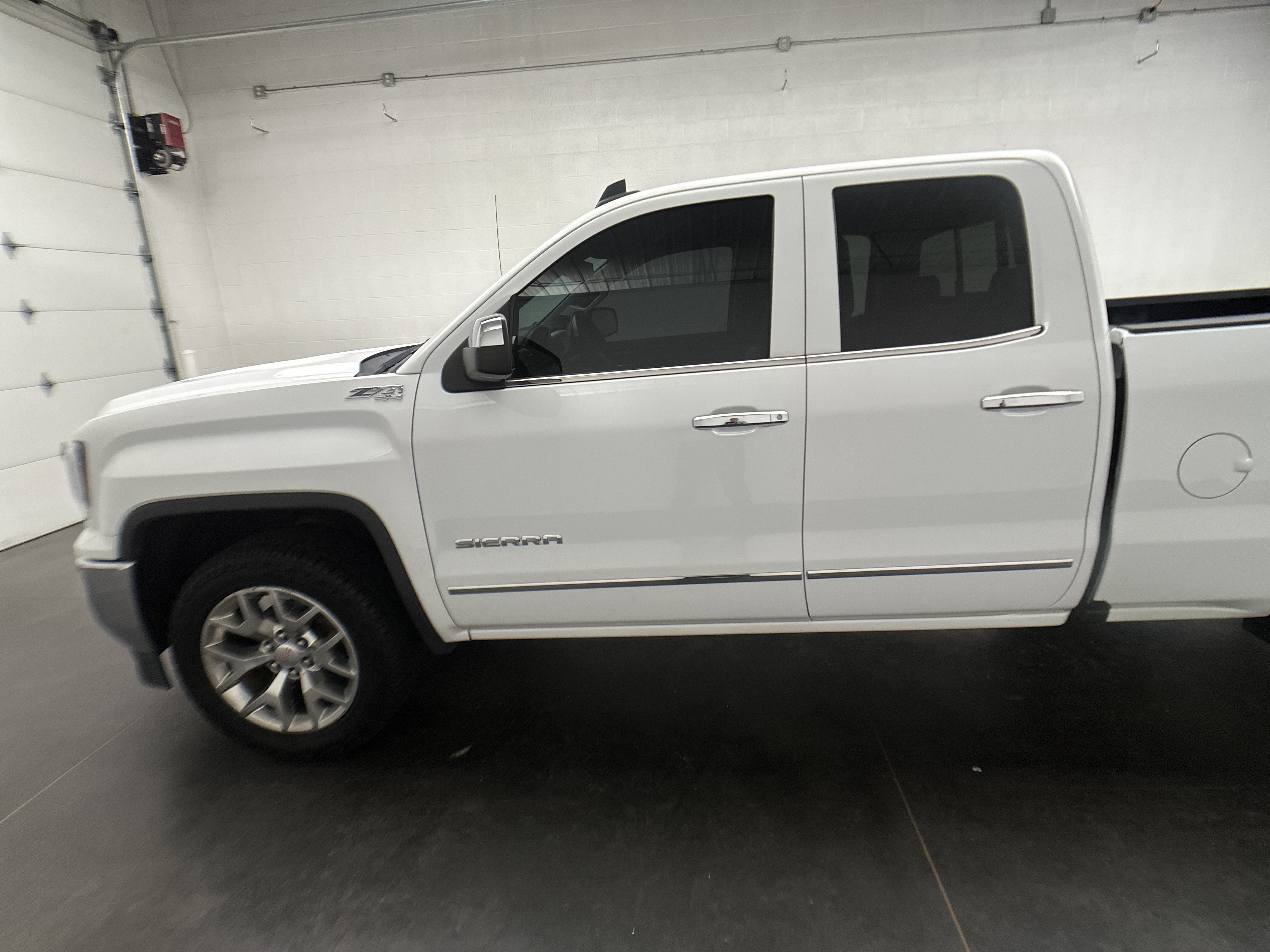 Used 2018 GMC Sierra 1500 SLT w/ SLT Premium Package AWD/4WD image 45