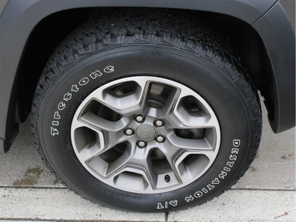 Used 2021 Jeep Cherokee Trailhawk image 38