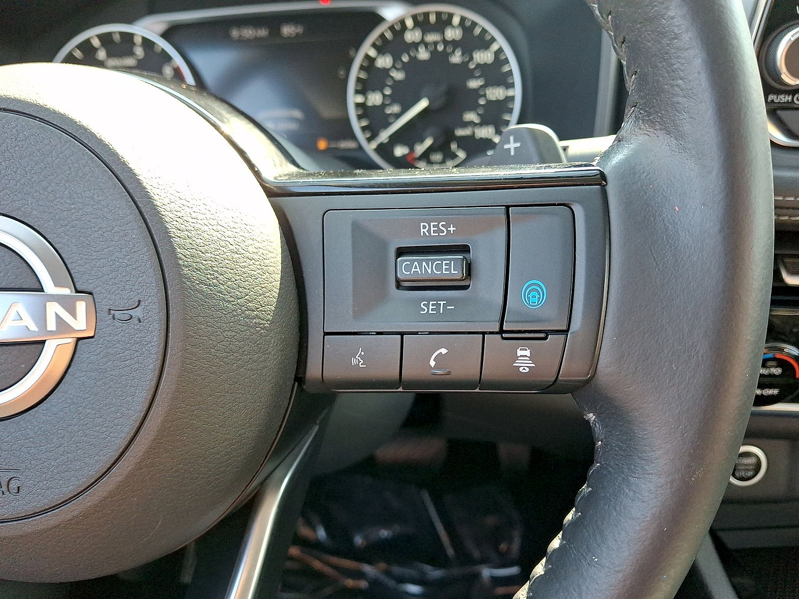 Used 2022 Nissan Rogue SV w/ SV Premium Package AWD/4WD image 18