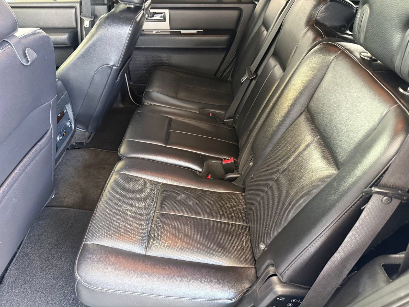 Used 2016 Ford Expedition XLT w/ Equipment Group 202A AWD/4WD image 29