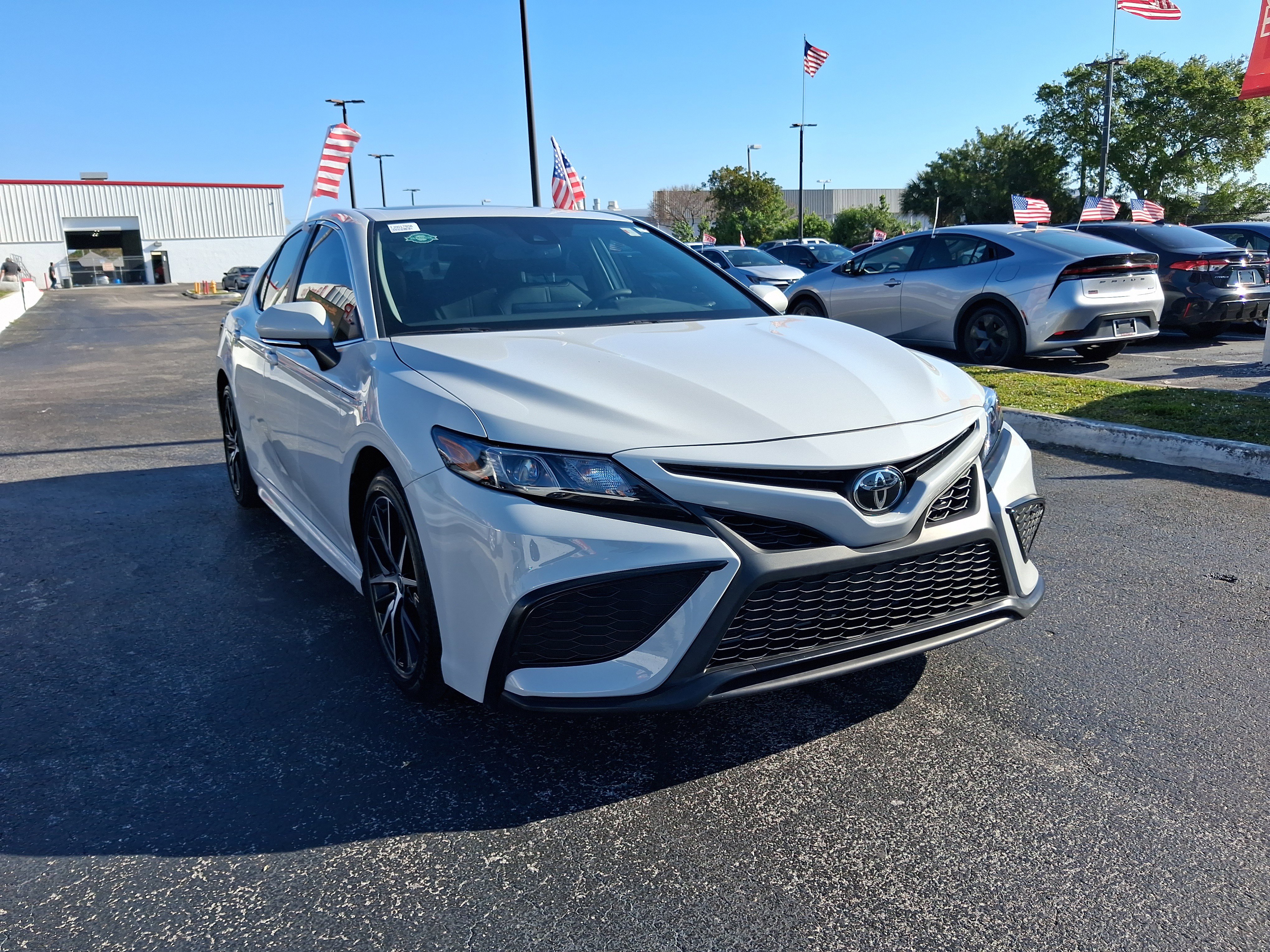 Used 2024 Toyota Camry SE w/ Cold Weather Package FWD video 2