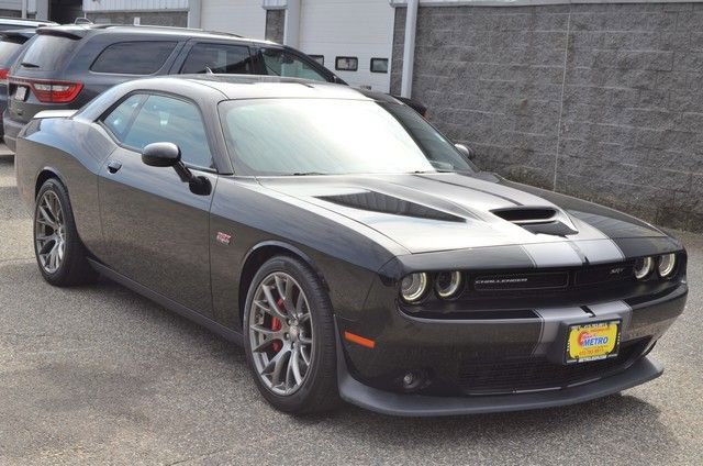Used 2015 Dodge Challenger SRT w/ Technology Group image 2