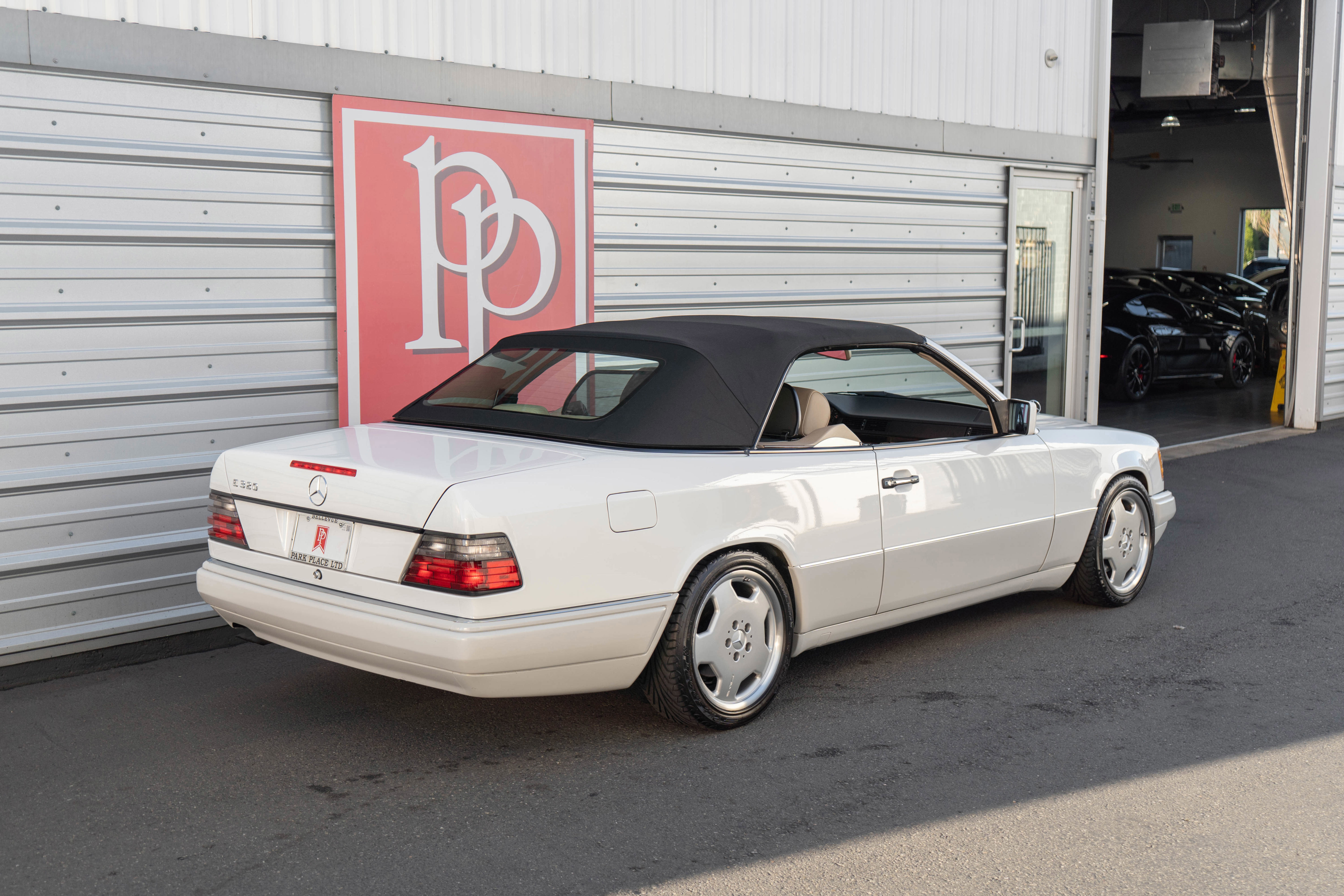 Used 1995 Mercedes-Benz E 320 Convertible image 33