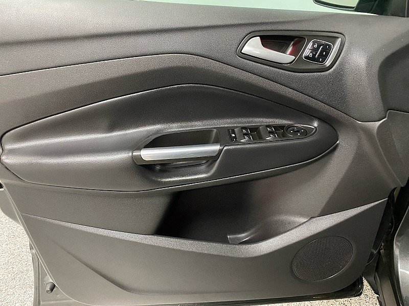 Used 2017 Ford Escape Titanium image 9