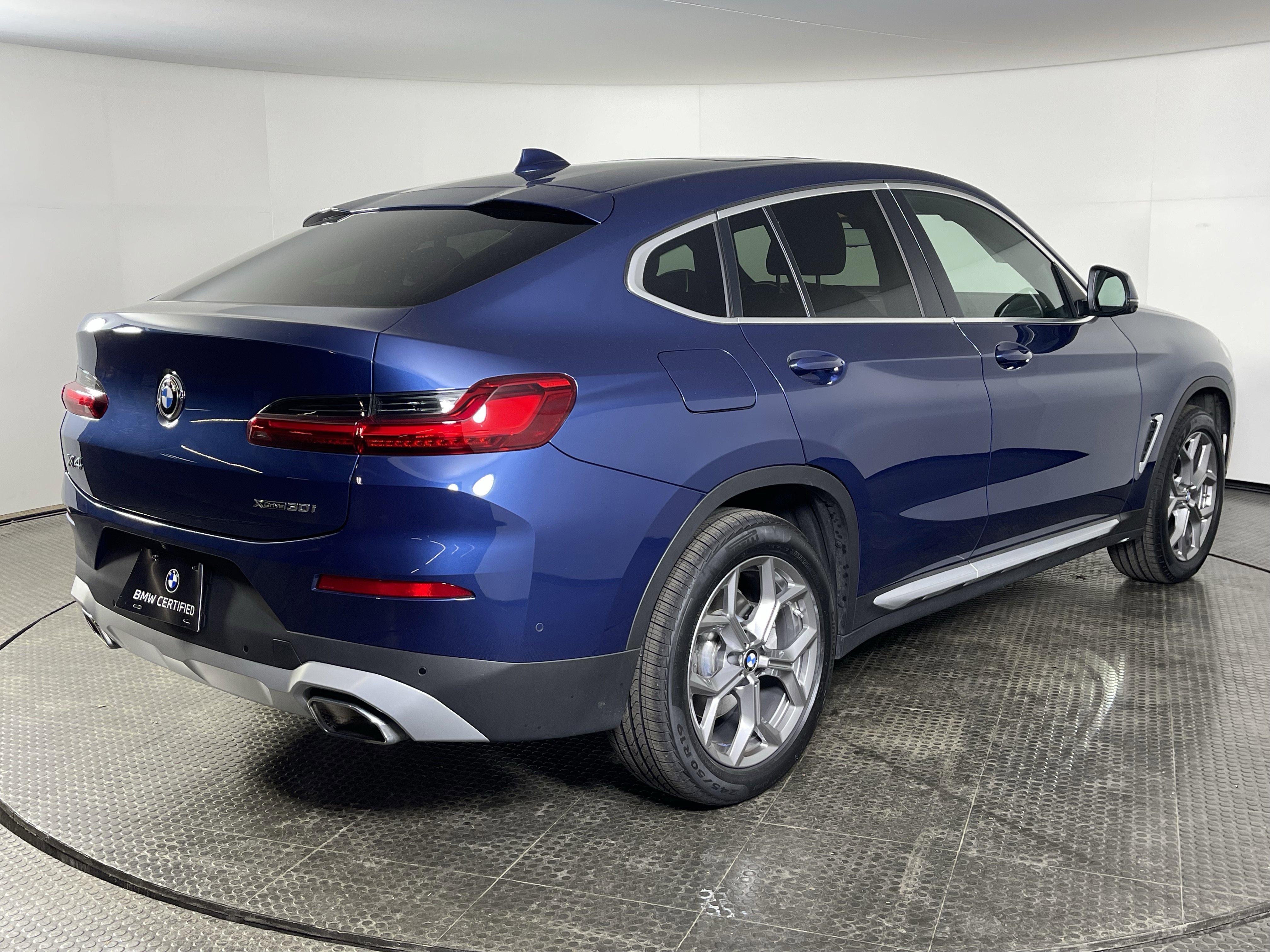 Certified 2025 BMW X4 xDrive30i image 5