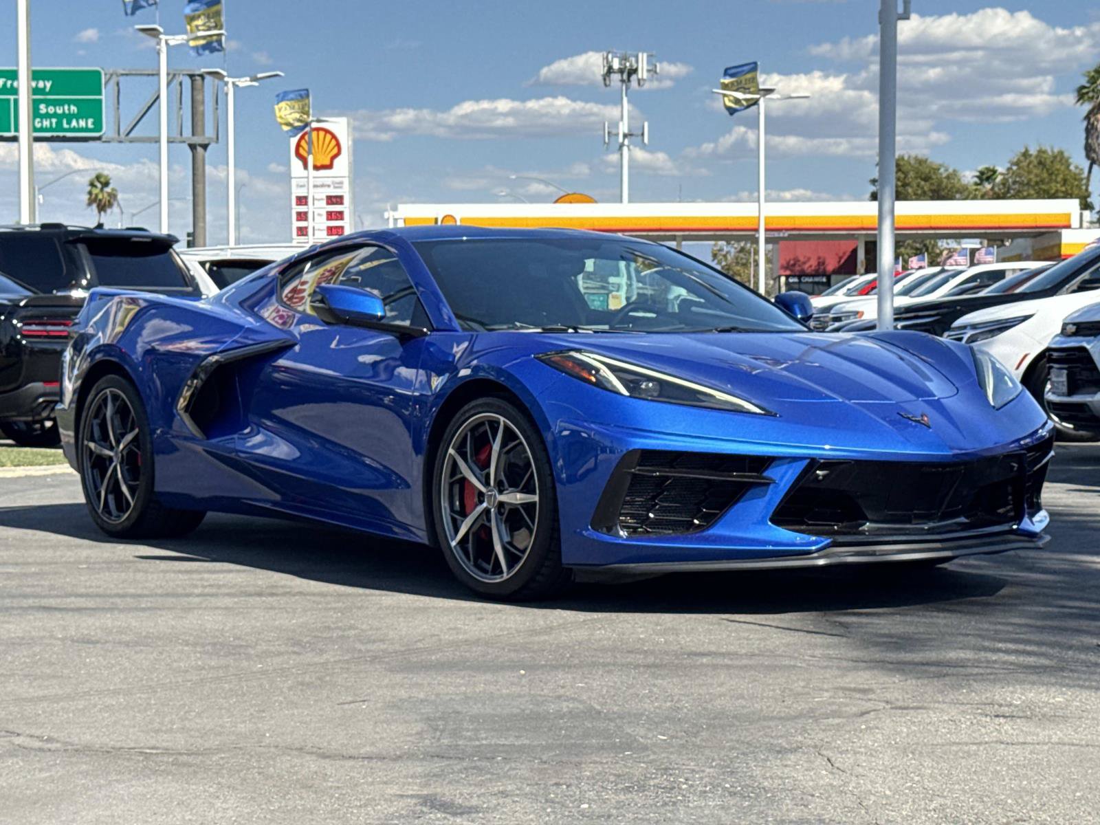 Used 2022 Chevrolet Corvette Stingray Preferred Cpe w/ Z51 Performance Package RWD image 3