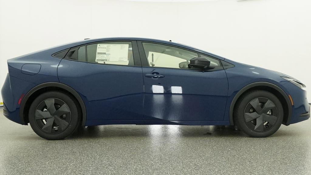 New 2026 Toyota Prius Plug-In Hybrid FWD image 9