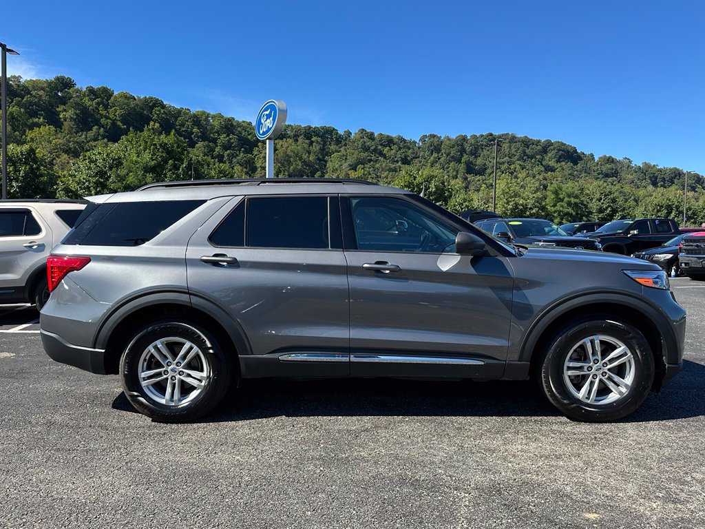 Certified 2023 Ford Explorer XLT w/ Equipment Group 202A AWD/4WD image 4