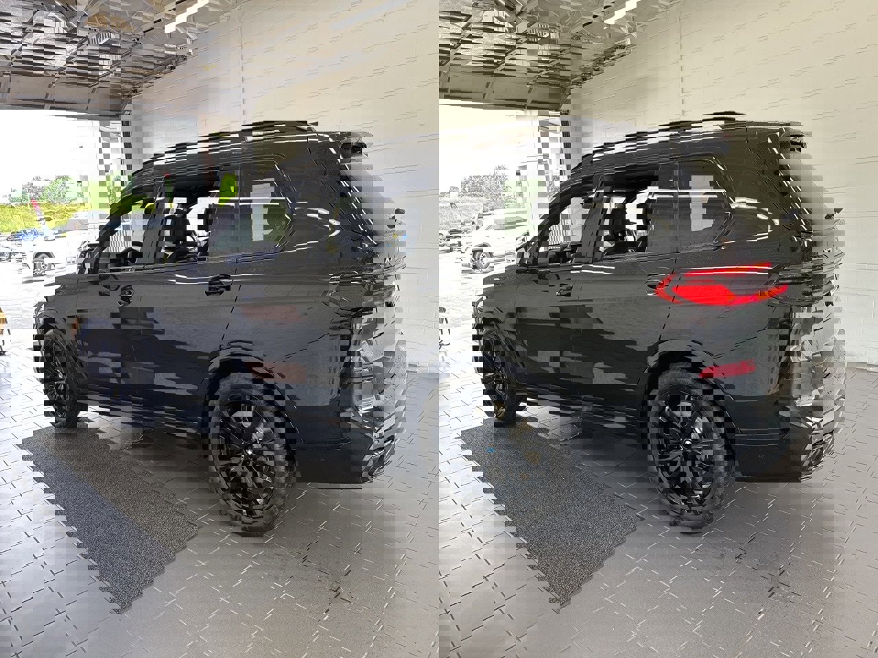 New 2026 BMW X7 M60i image 5