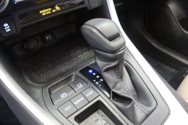 Used 2019 Toyota RAV4 XLE FWD image 16