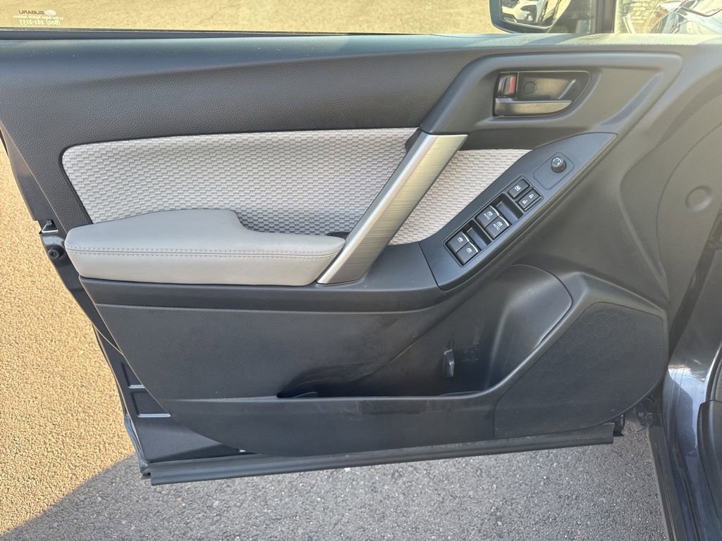 Used 2017 Subaru Forester 2.5i w/ Alloy Wheel Package image 19