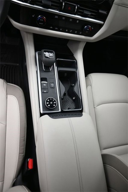 Certified 2025 Nissan Pathfinder SL image 31