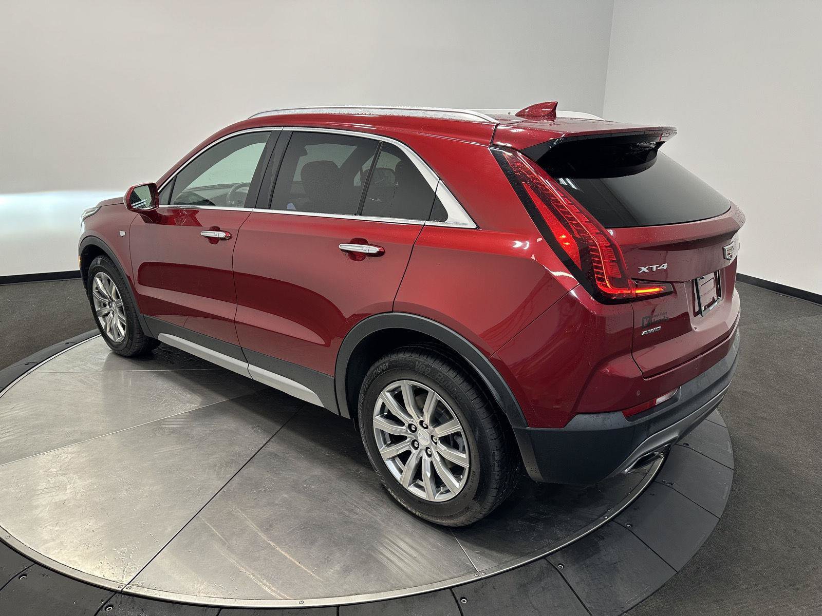Used 2019 Cadillac XT4 Premium Luxury w/ Cold Weather Package AWD/4WD image 5