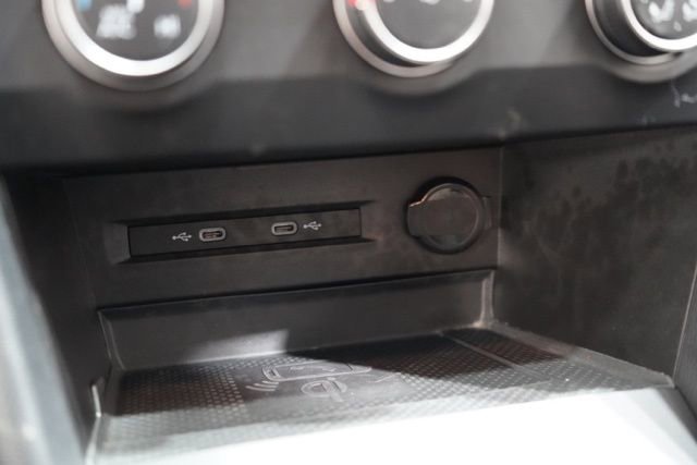 Used 2022 Volkswagen Taos SE image 29