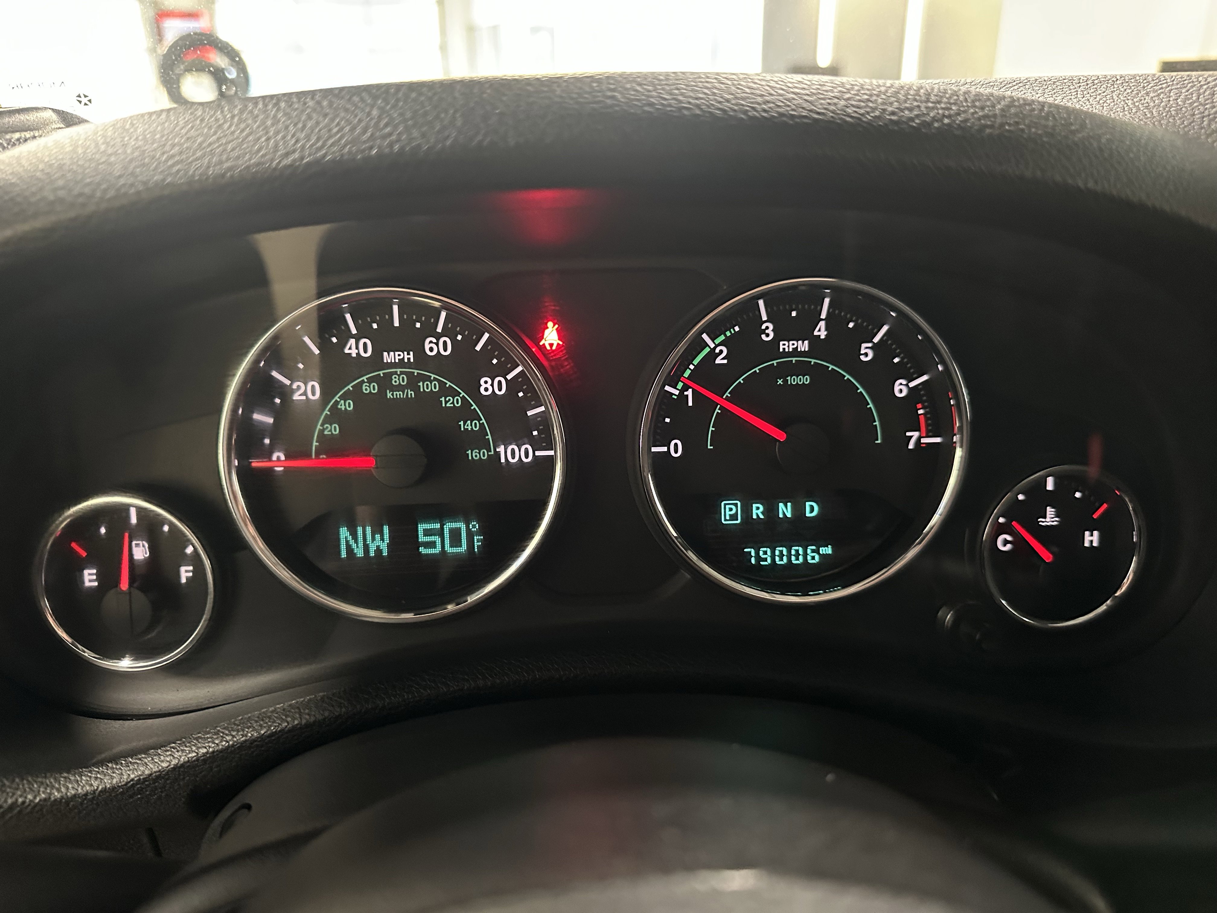 Used 2017 Jeep Wrangler Sahara w/ Connectivity Group AWD/4WD image 10