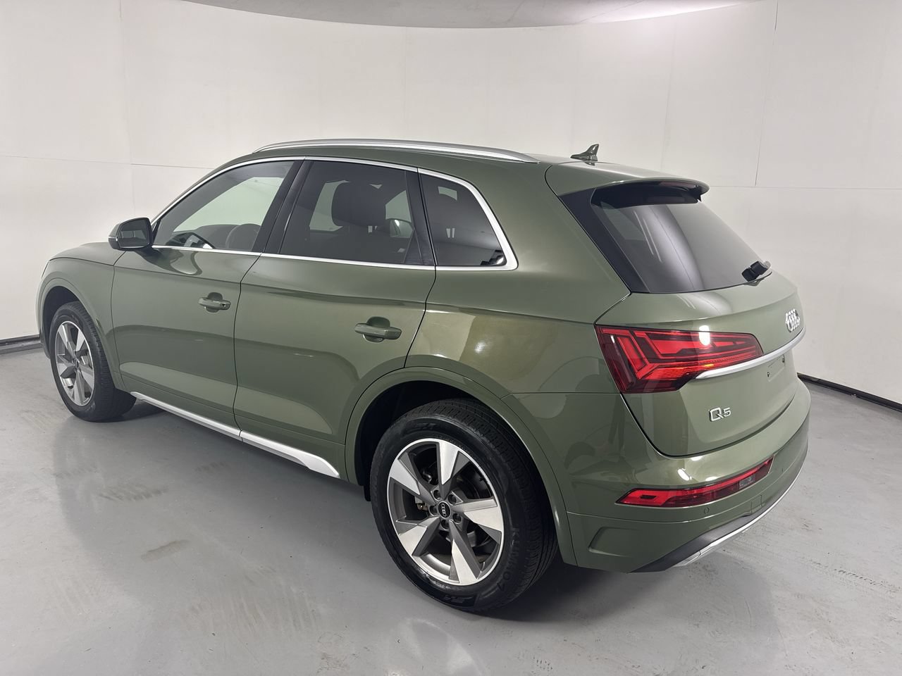 Used 2023 Audi Q5 2.0T Premium w/ Convenience Package AWD/4WD image 5
