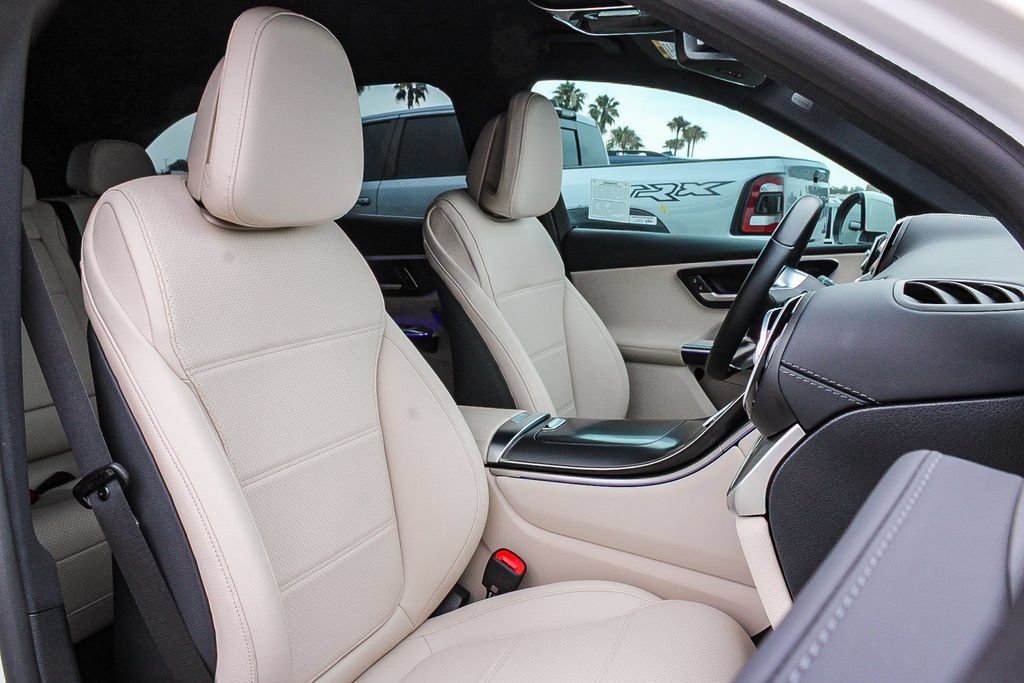 Used 2025 Mercedes-Benz GLC 300 4MATIC image 17