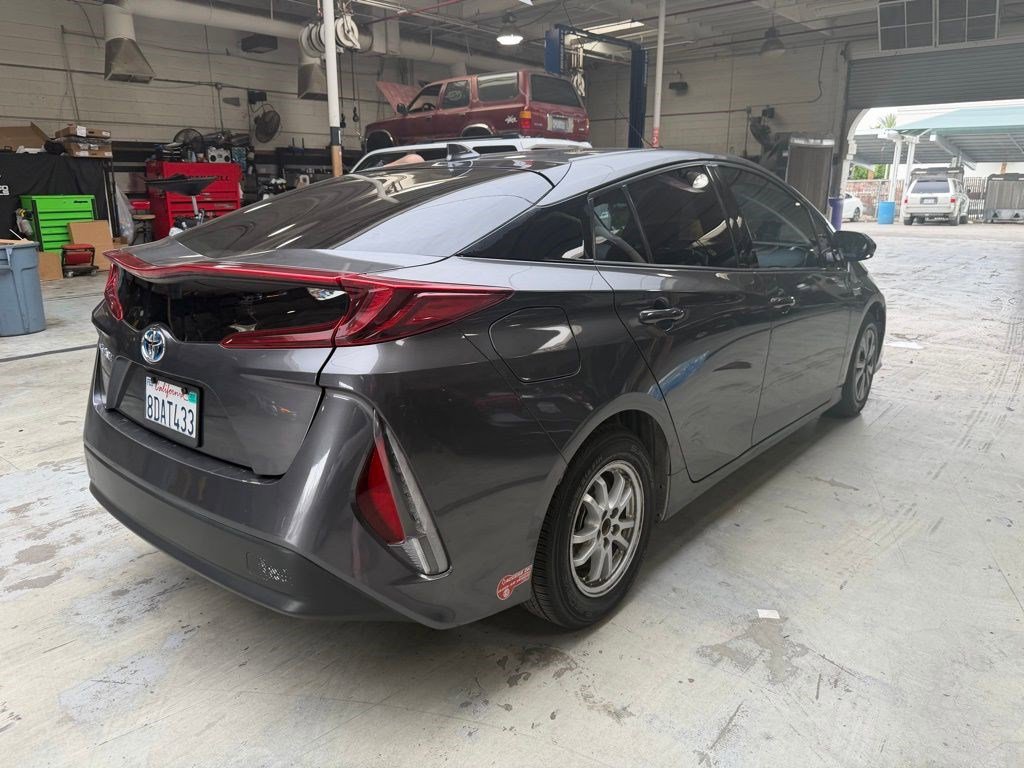 Used 2017 Toyota Prius Prime Premium image 5