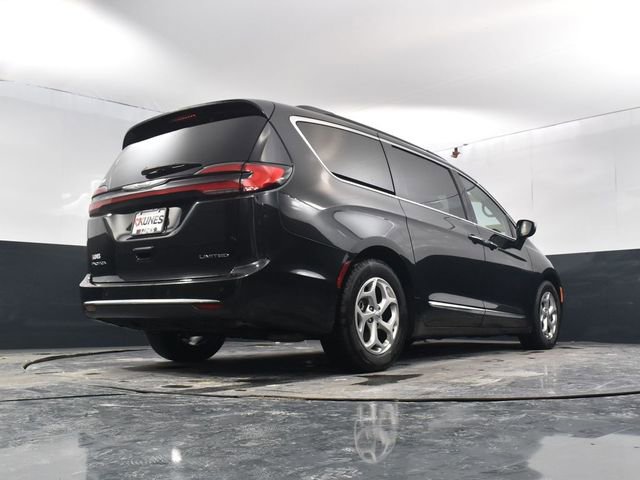 Used 2023 Chrysler Pacifica Limited image 54