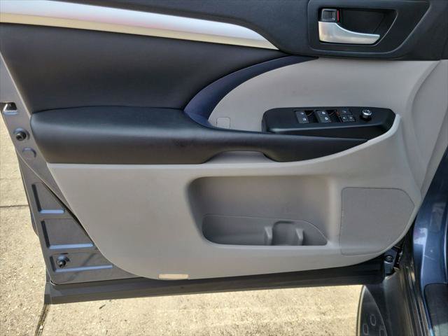 Certified 2018 Toyota Highlander XLE FWD image 12