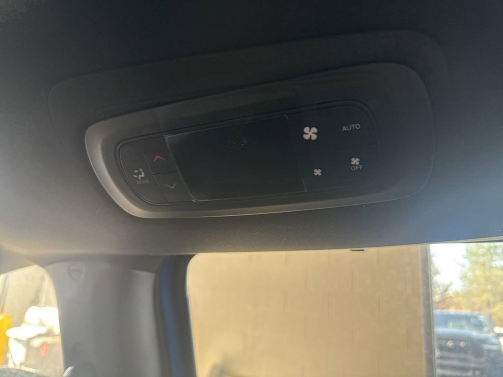 New 2026 Chrysler Pacifica Select FWD image 39